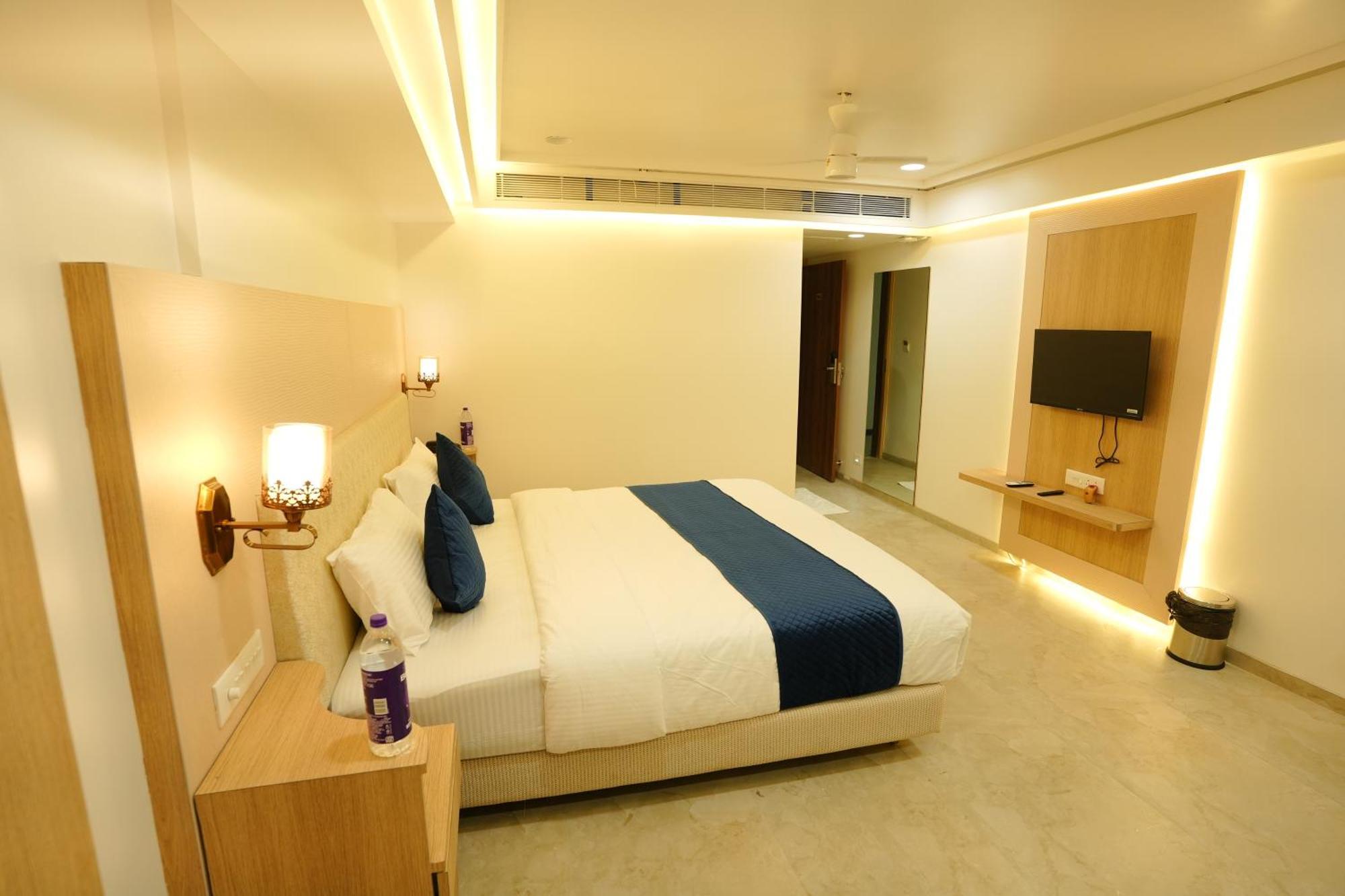 Hotel 6 Seasons, Koregoan Park, פונה מראה חיצוני תמונה