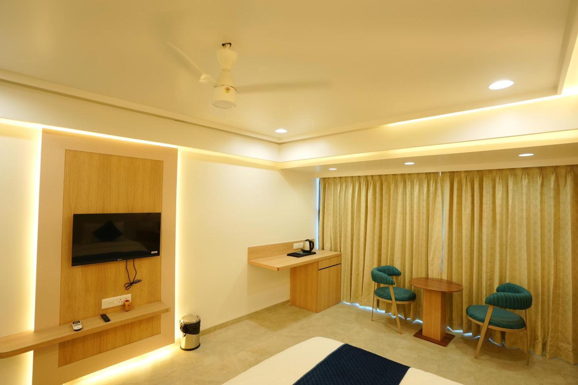 Hotel 6 Seasons, Koregoan Park, פונה מראה חיצוני תמונה