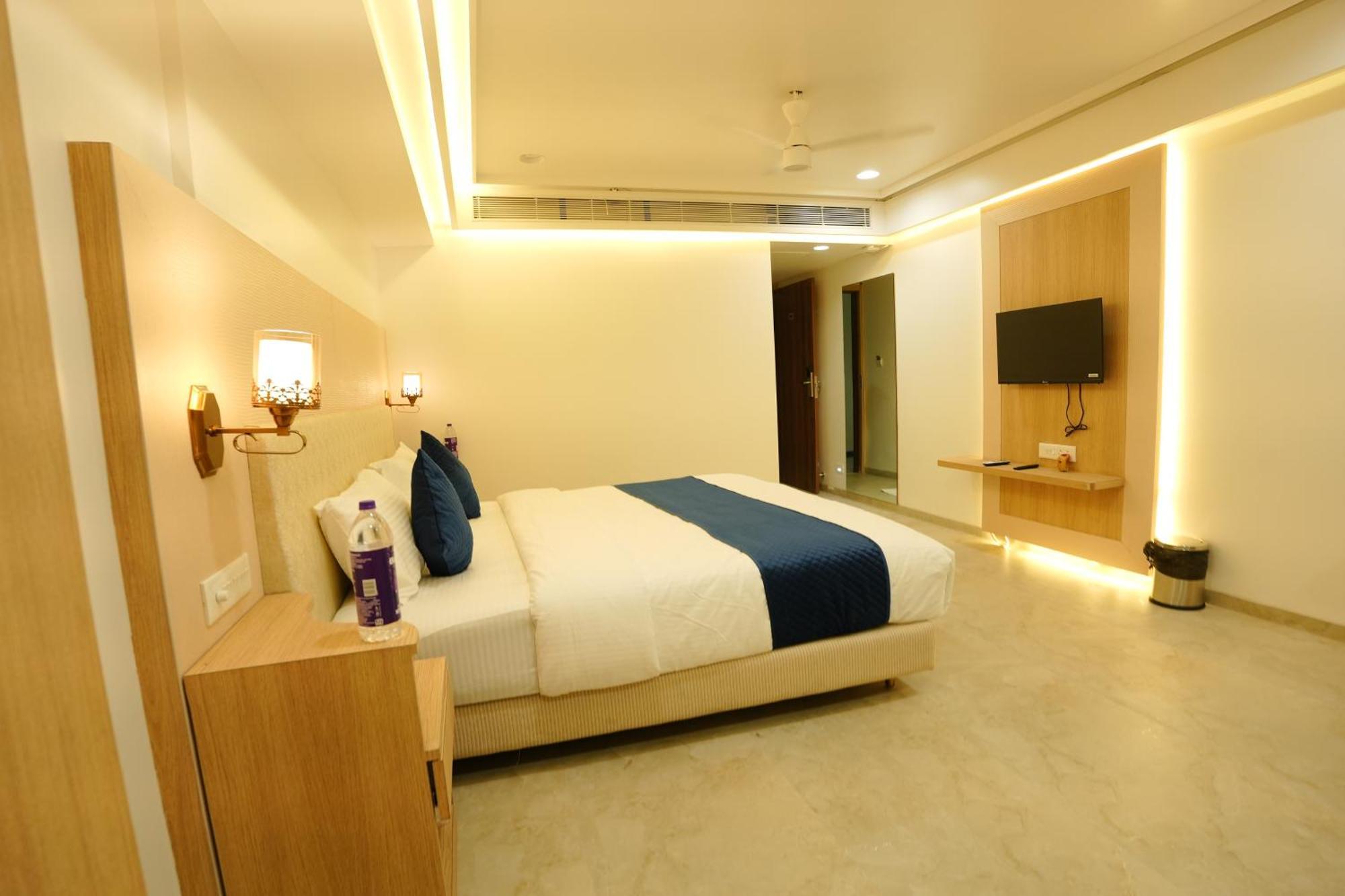 Hotel 6 Seasons, Koregoan Park, פונה מראה חיצוני תמונה