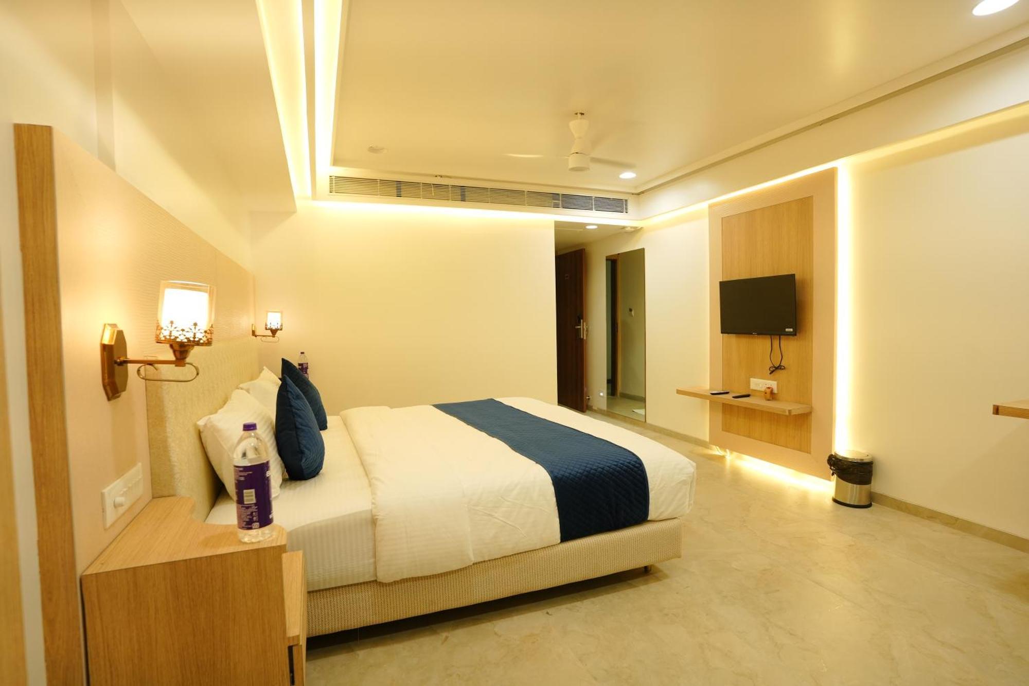 Hotel 6 Seasons, Koregoan Park, פונה מראה חיצוני תמונה