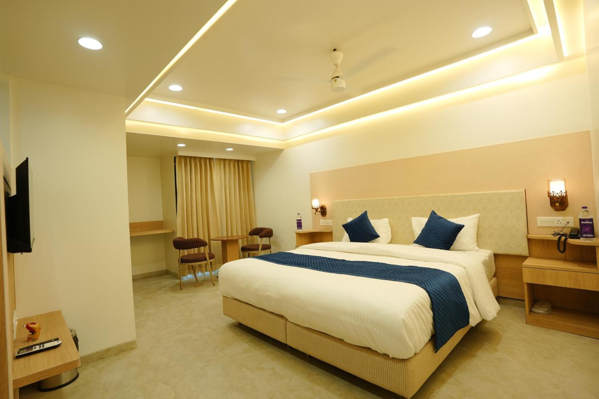Hotel 6 Seasons, Koregoan Park, פונה מראה חיצוני תמונה