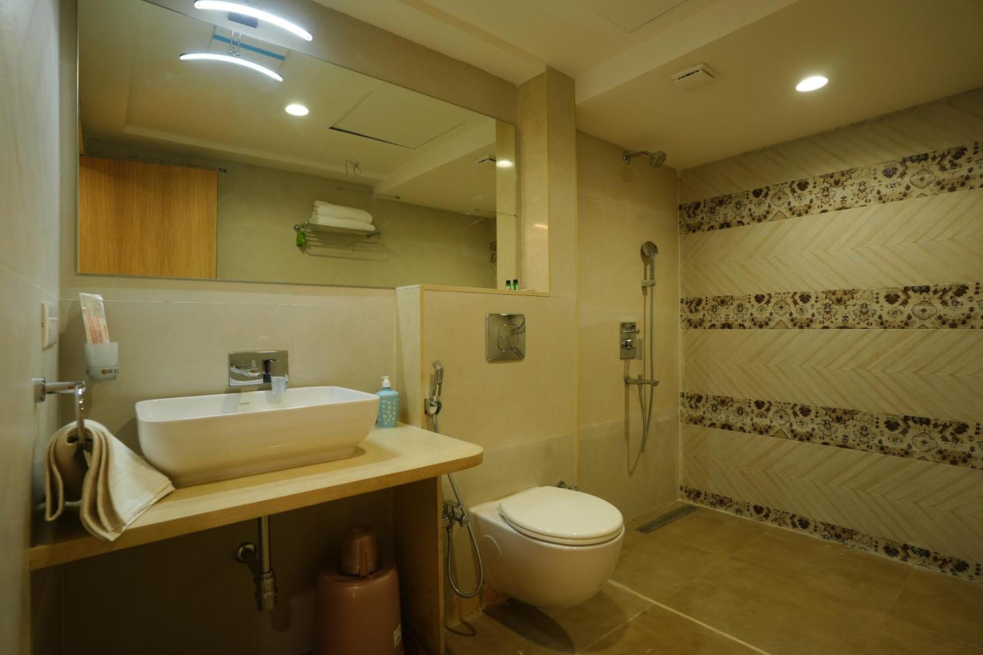 Hotel 6 Seasons, Koregoan Park, פונה מראה חיצוני תמונה