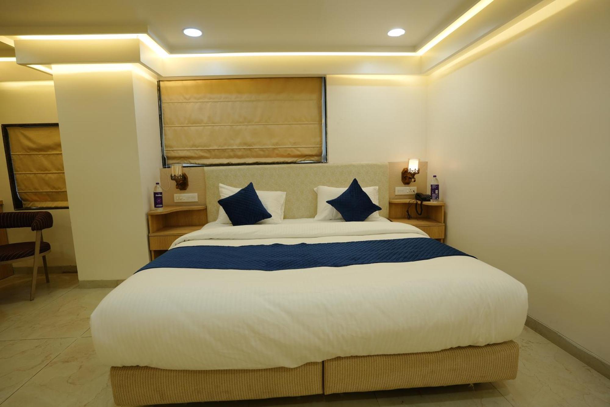 Hotel 6 Seasons, Koregoan Park, פונה מראה חיצוני תמונה