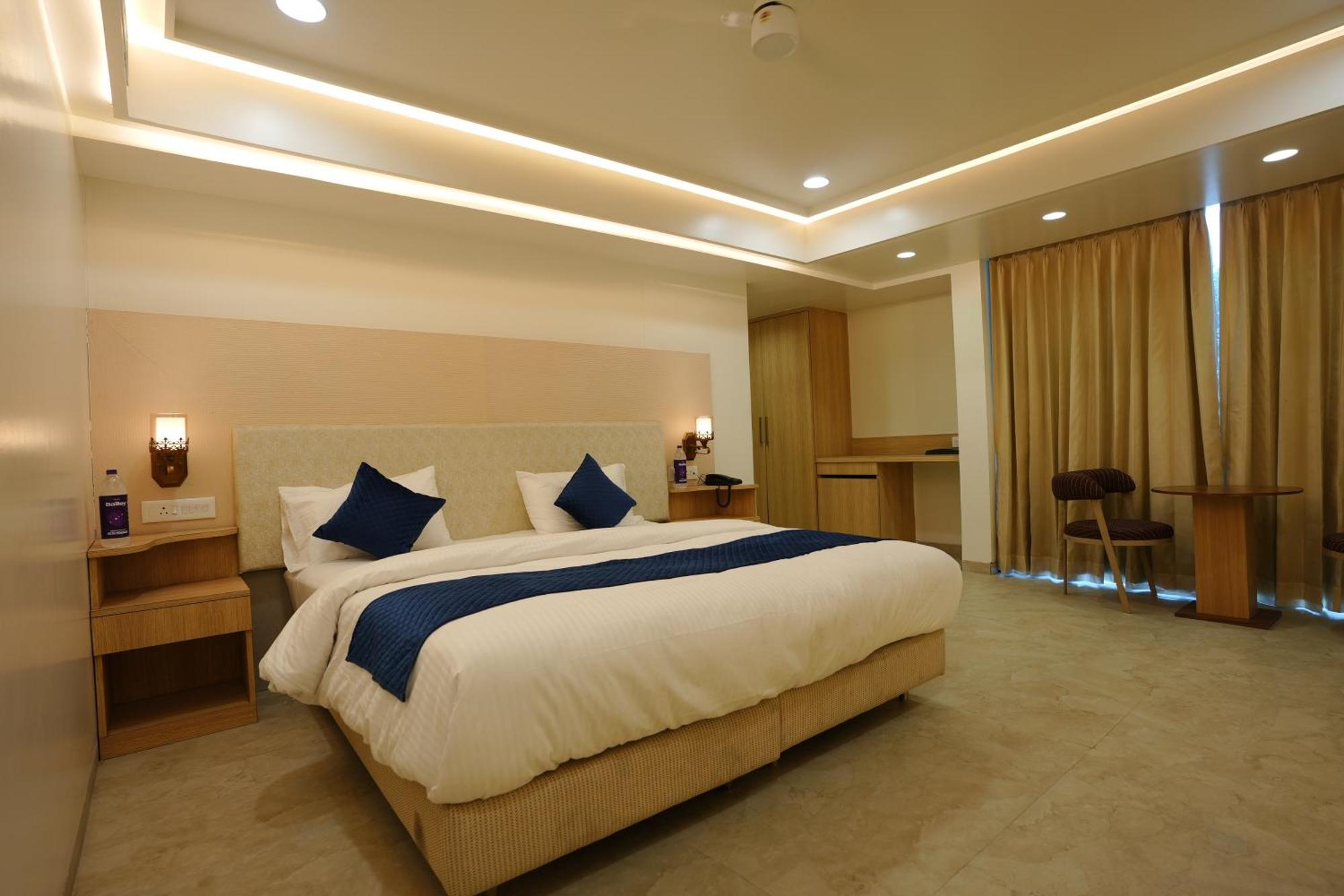 Hotel 6 Seasons, Koregoan Park, פונה מראה חיצוני תמונה