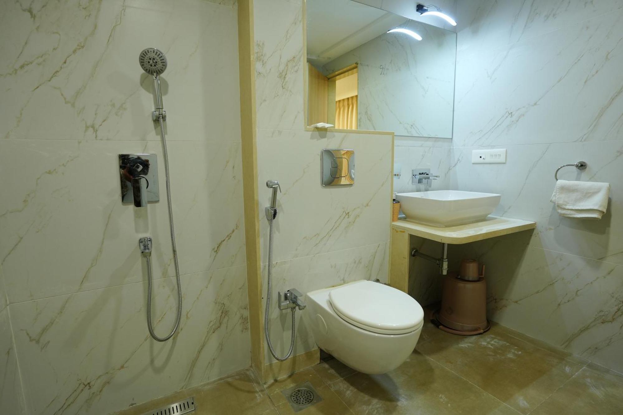 Hotel 6 Seasons, Koregoan Park, פונה מראה חיצוני תמונה