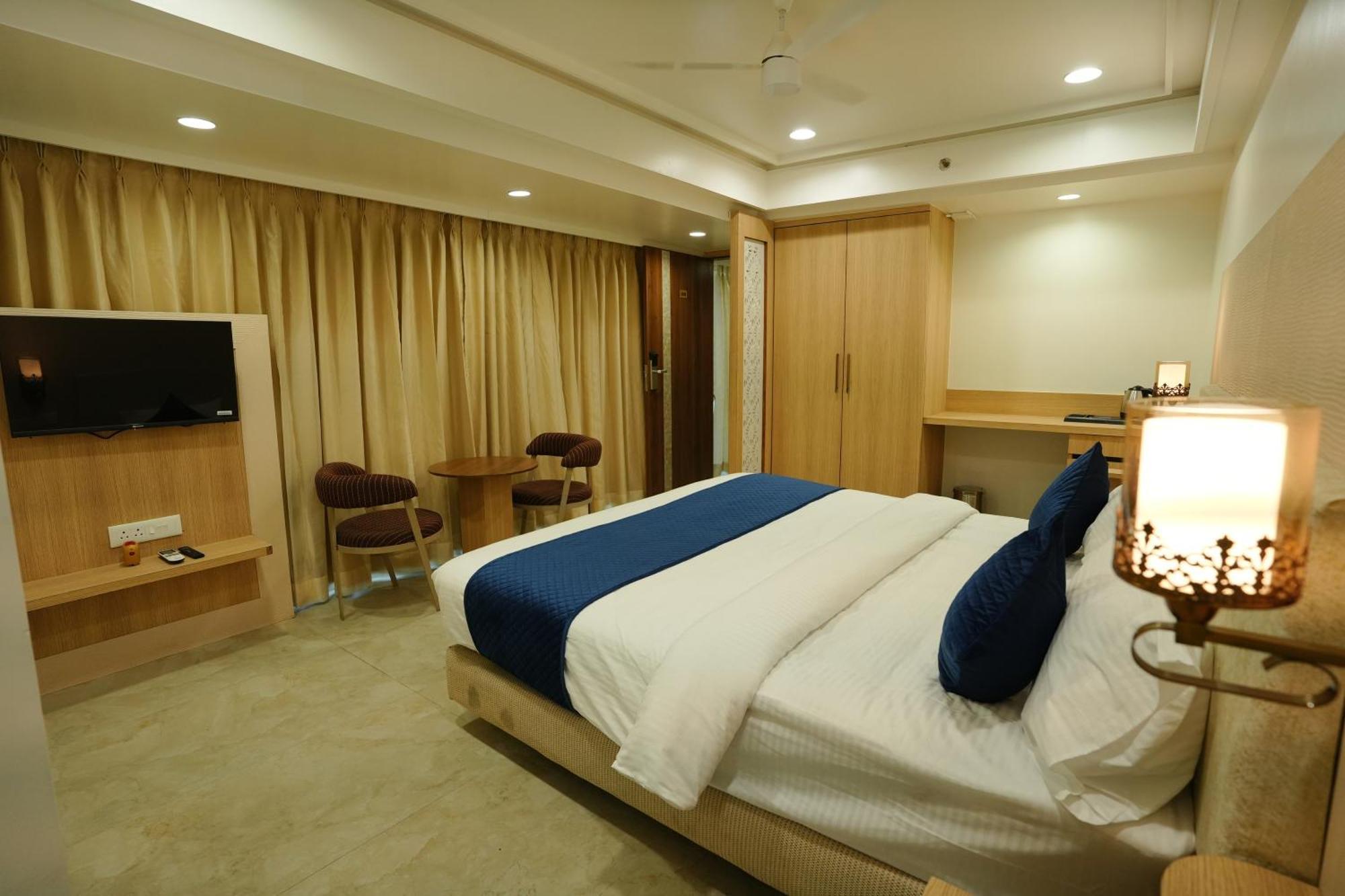 Hotel 6 Seasons, Koregoan Park, פונה מראה חיצוני תמונה
