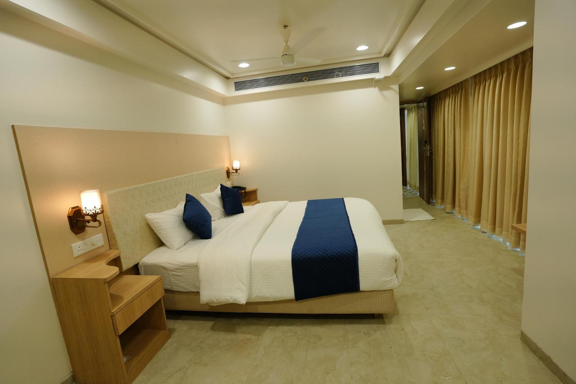 Hotel 6 Seasons, Koregoan Park, פונה מראה חיצוני תמונה