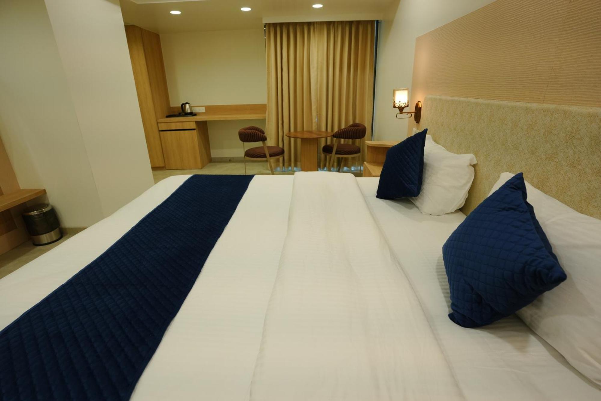 Hotel 6 Seasons, Koregoan Park, פונה מראה חיצוני תמונה