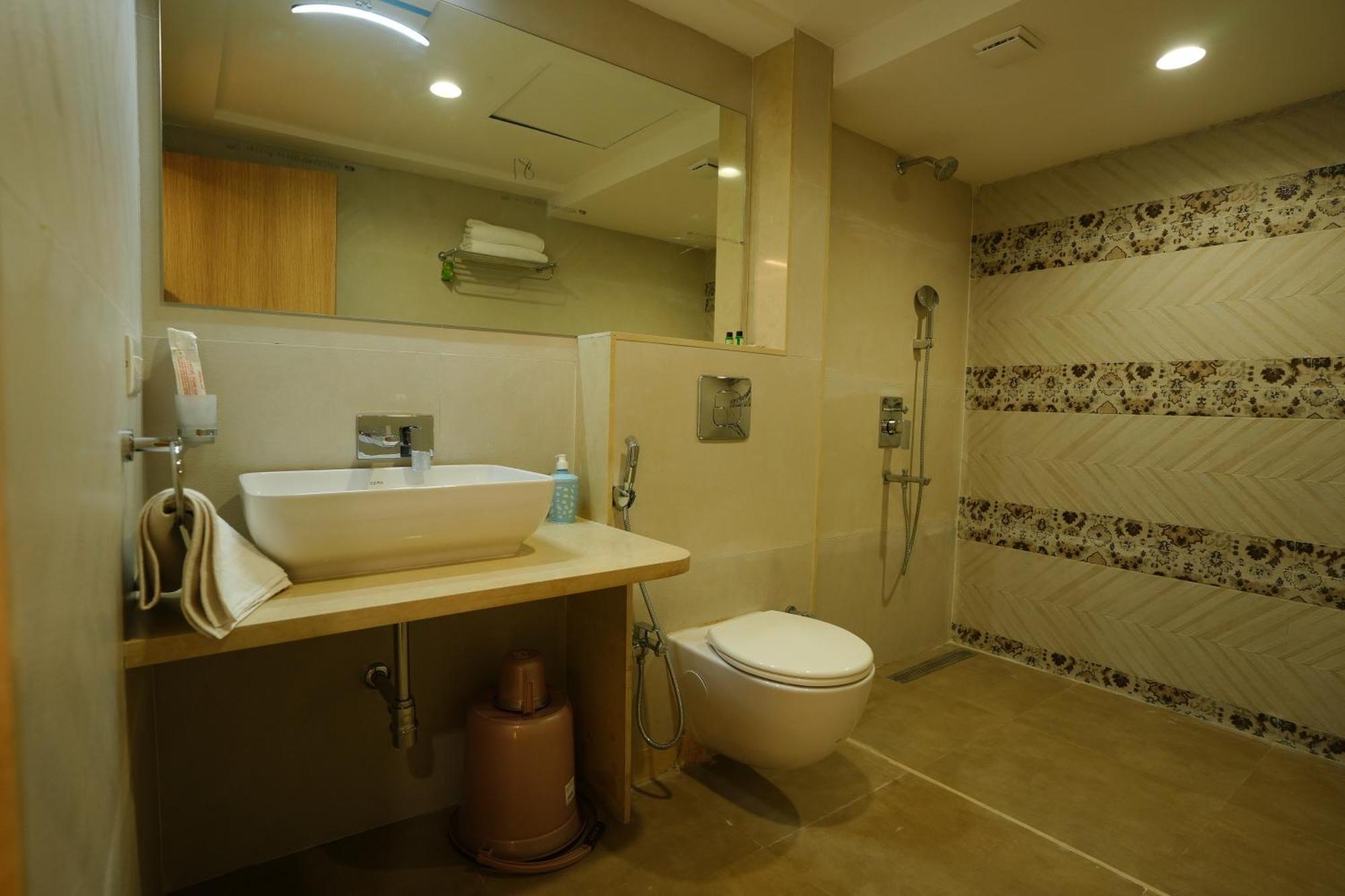 Hotel 6 Seasons, Koregoan Park, פונה מראה חיצוני תמונה