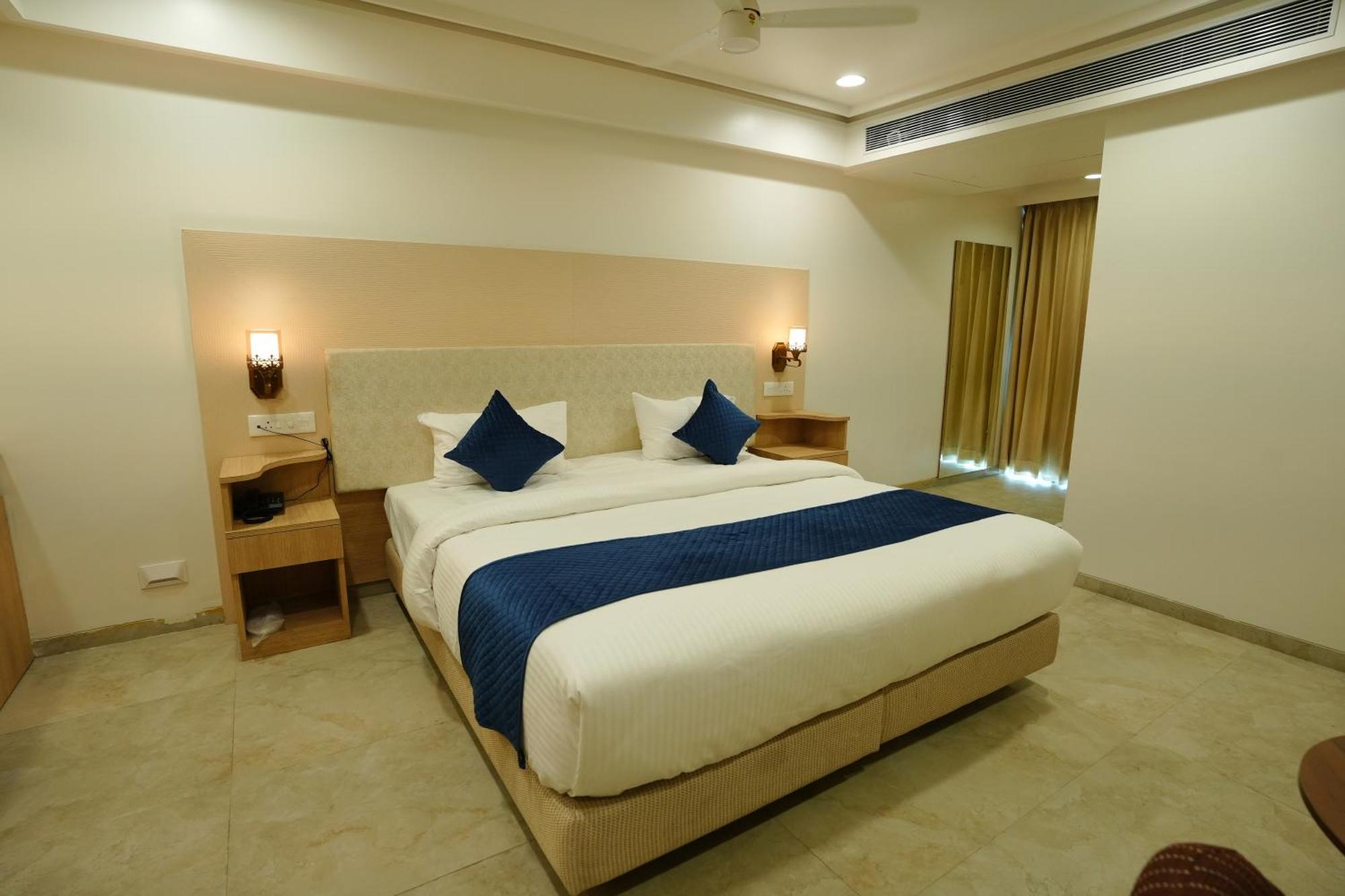 Hotel 6 Seasons, Koregoan Park, פונה מראה חיצוני תמונה
