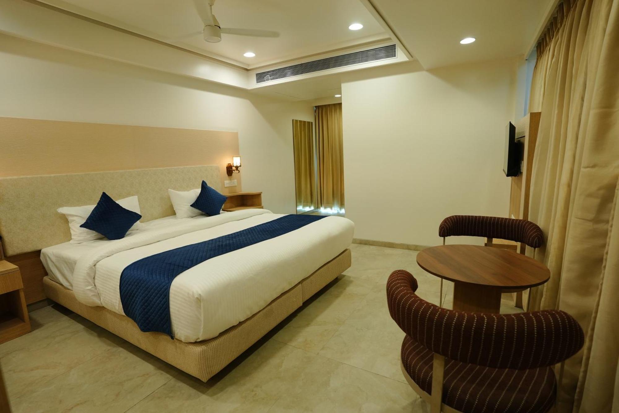 Hotel 6 Seasons, Koregoan Park, פונה מראה חיצוני תמונה