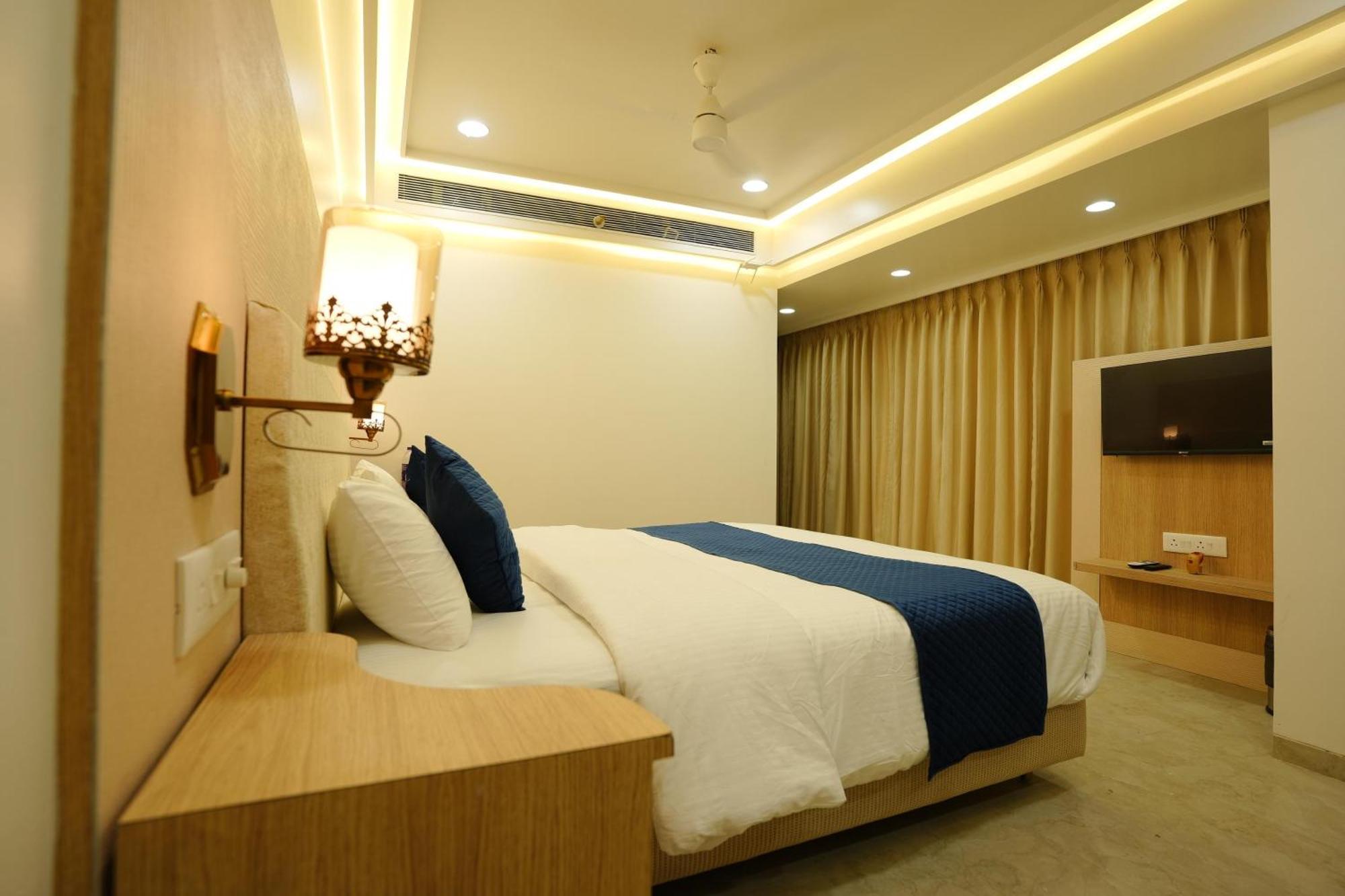 Hotel 6 Seasons, Koregoan Park, פונה מראה חיצוני תמונה