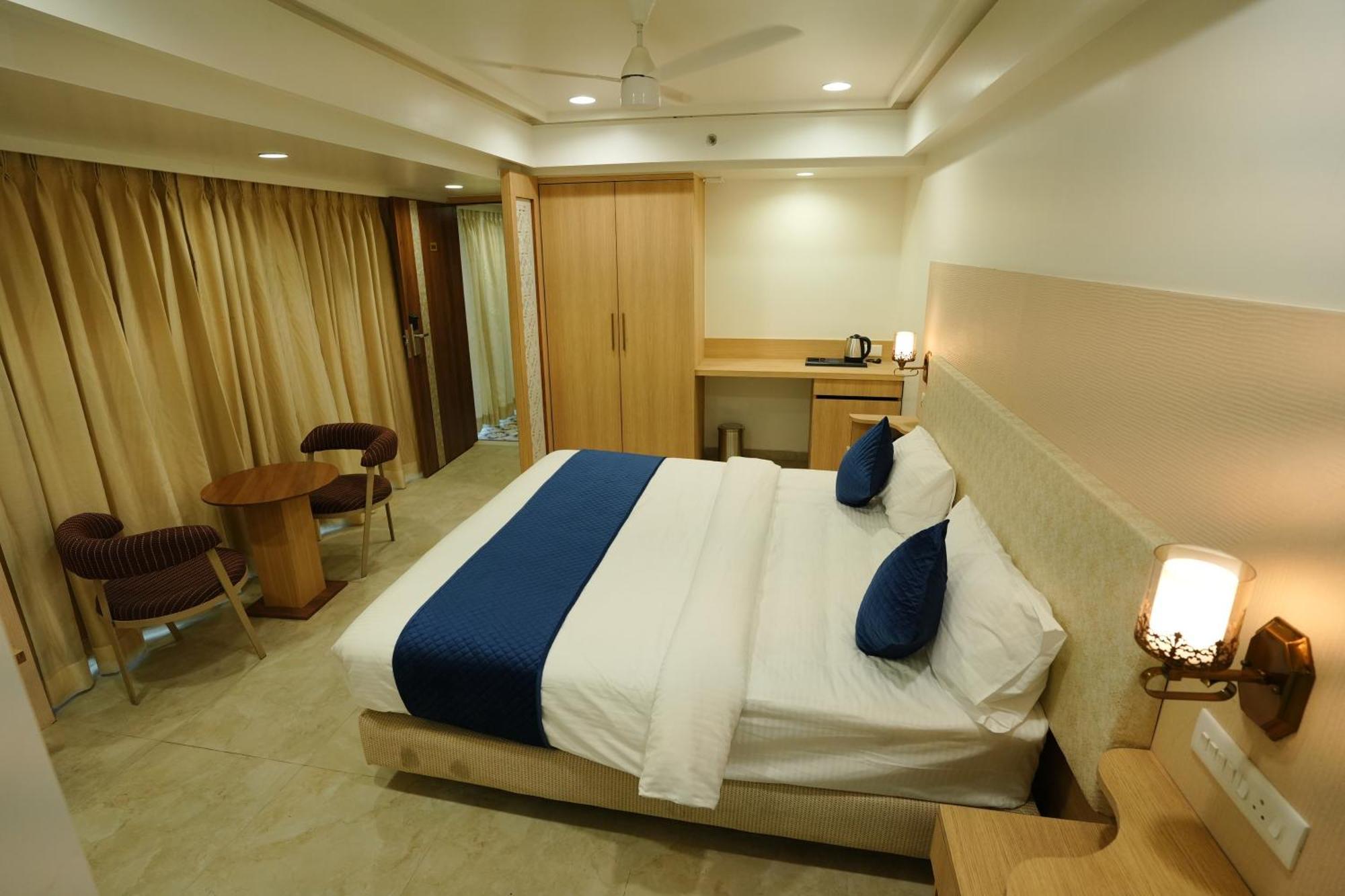 Hotel 6 Seasons, Koregoan Park, פונה מראה חיצוני תמונה