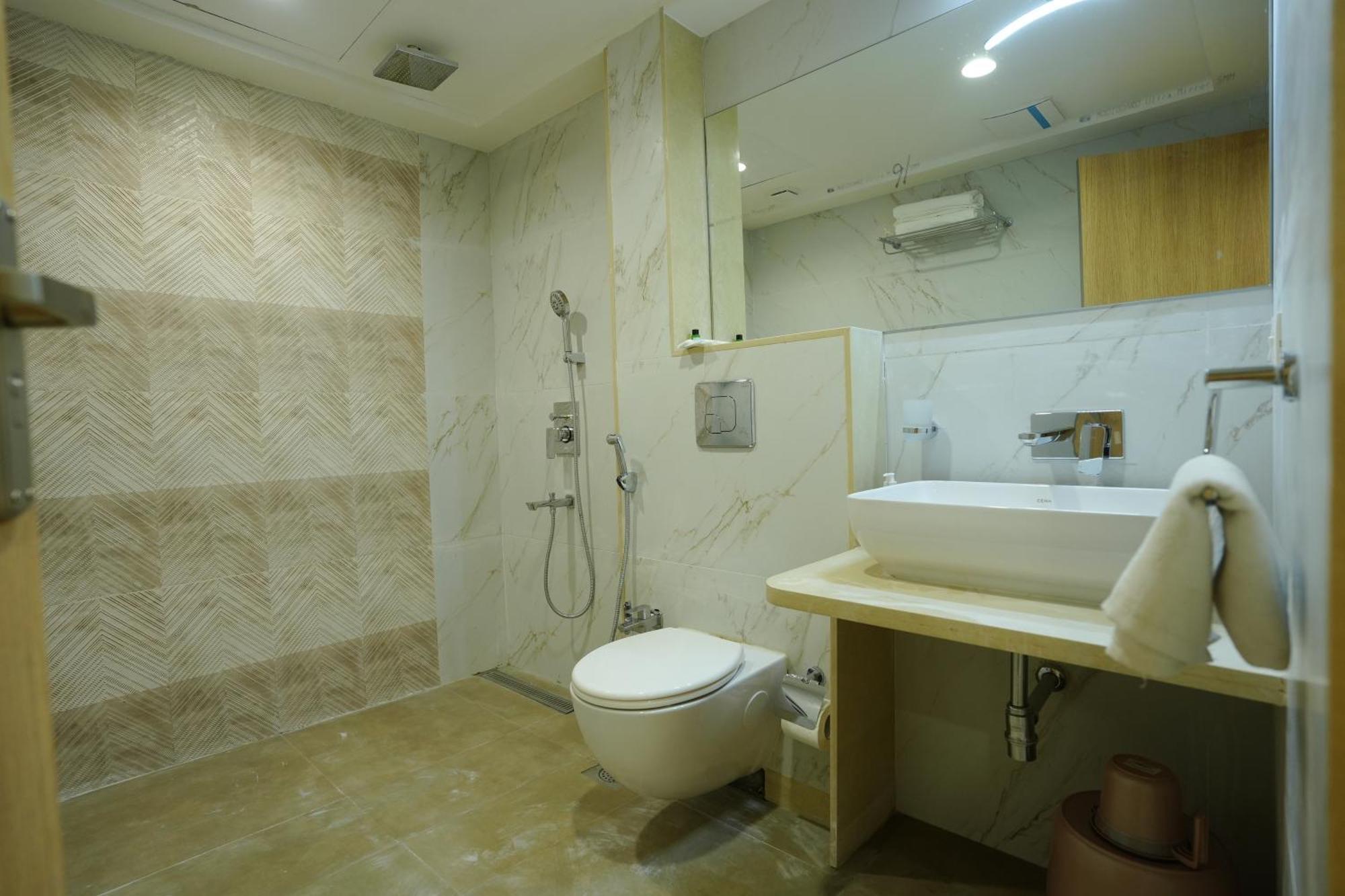 Hotel 6 Seasons, Koregoan Park, פונה מראה חיצוני תמונה