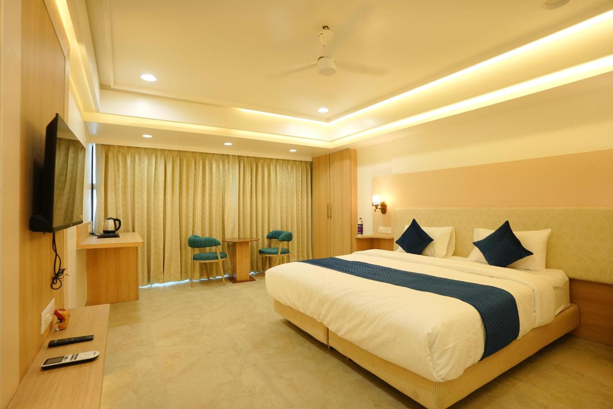 Hotel 6 Seasons, Koregoan Park, פונה מראה חיצוני תמונה