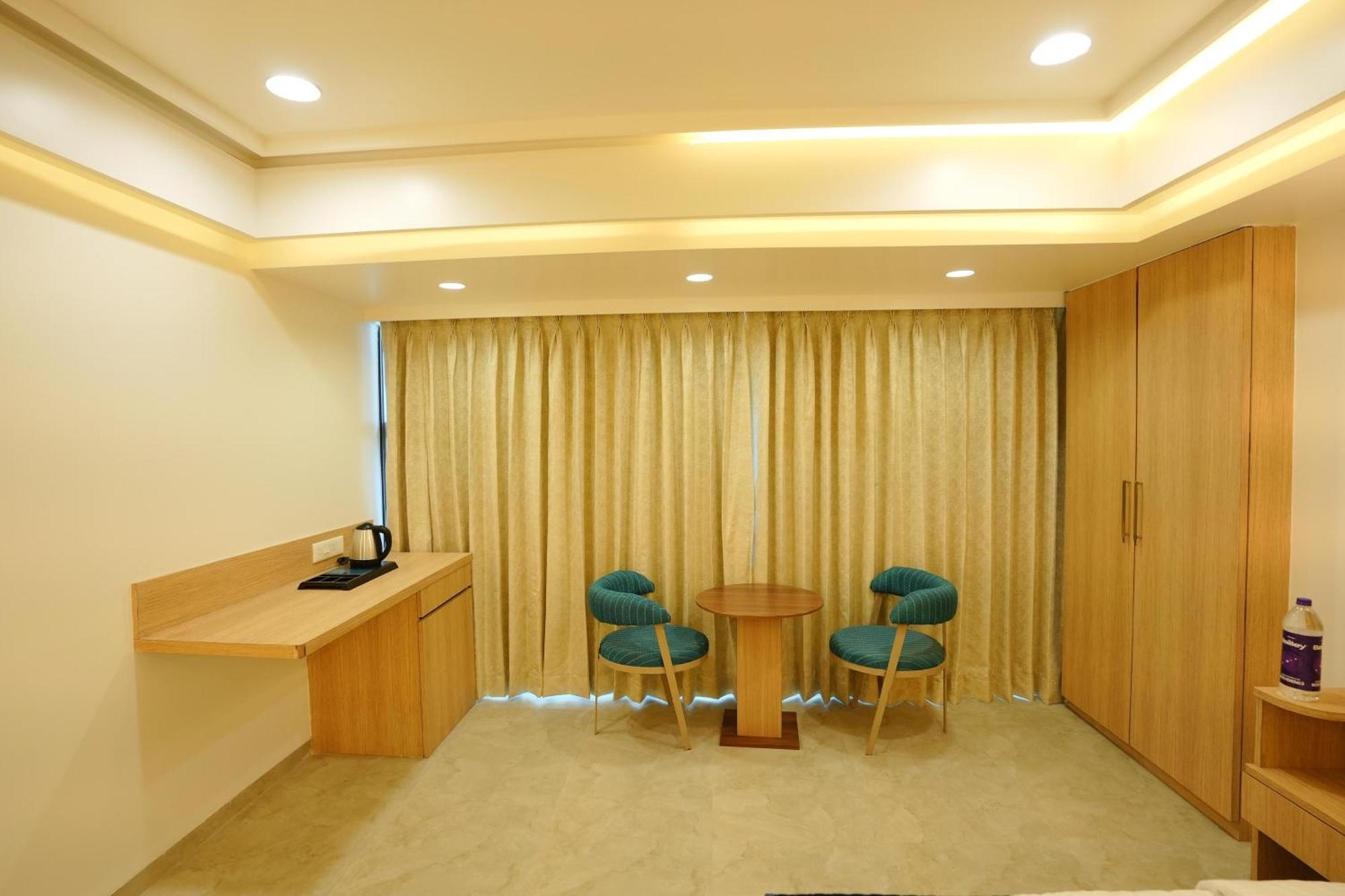 Hotel 6 Seasons, Koregoan Park, פונה מראה חיצוני תמונה