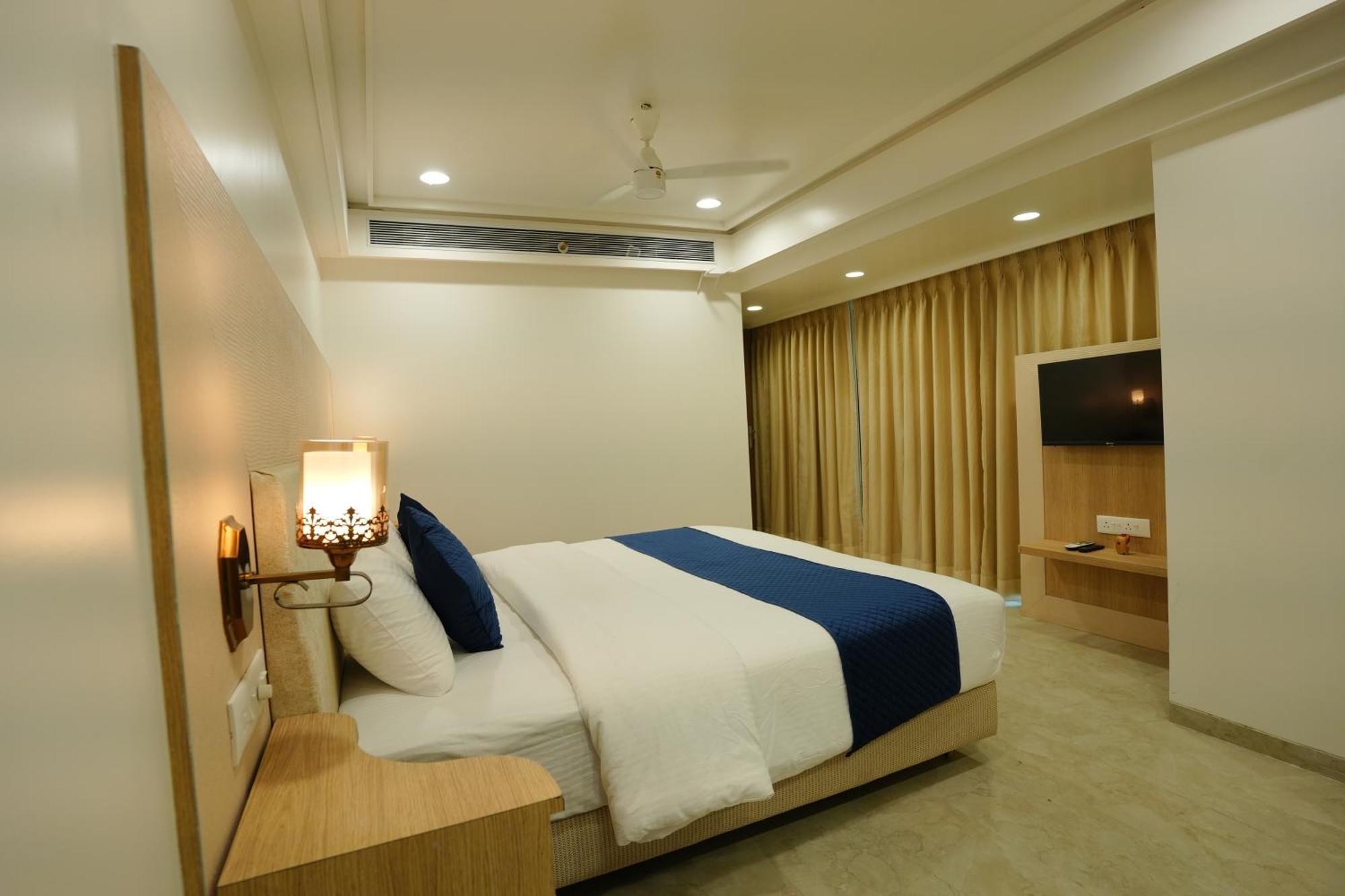 Hotel 6 Seasons, Koregoan Park, פונה מראה חיצוני תמונה