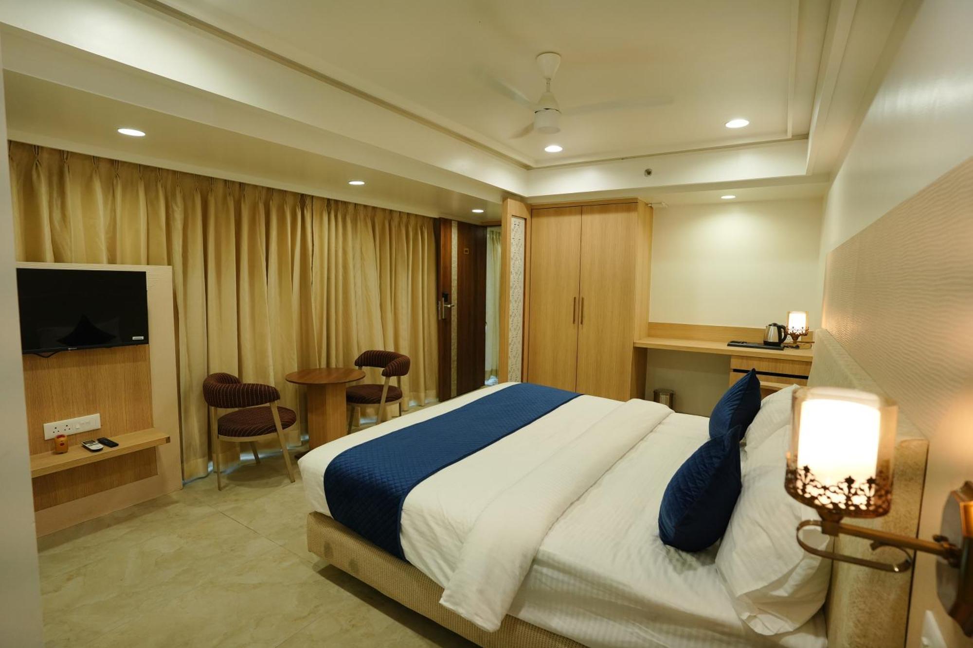 Hotel 6 Seasons, Koregoan Park, פונה מראה חיצוני תמונה