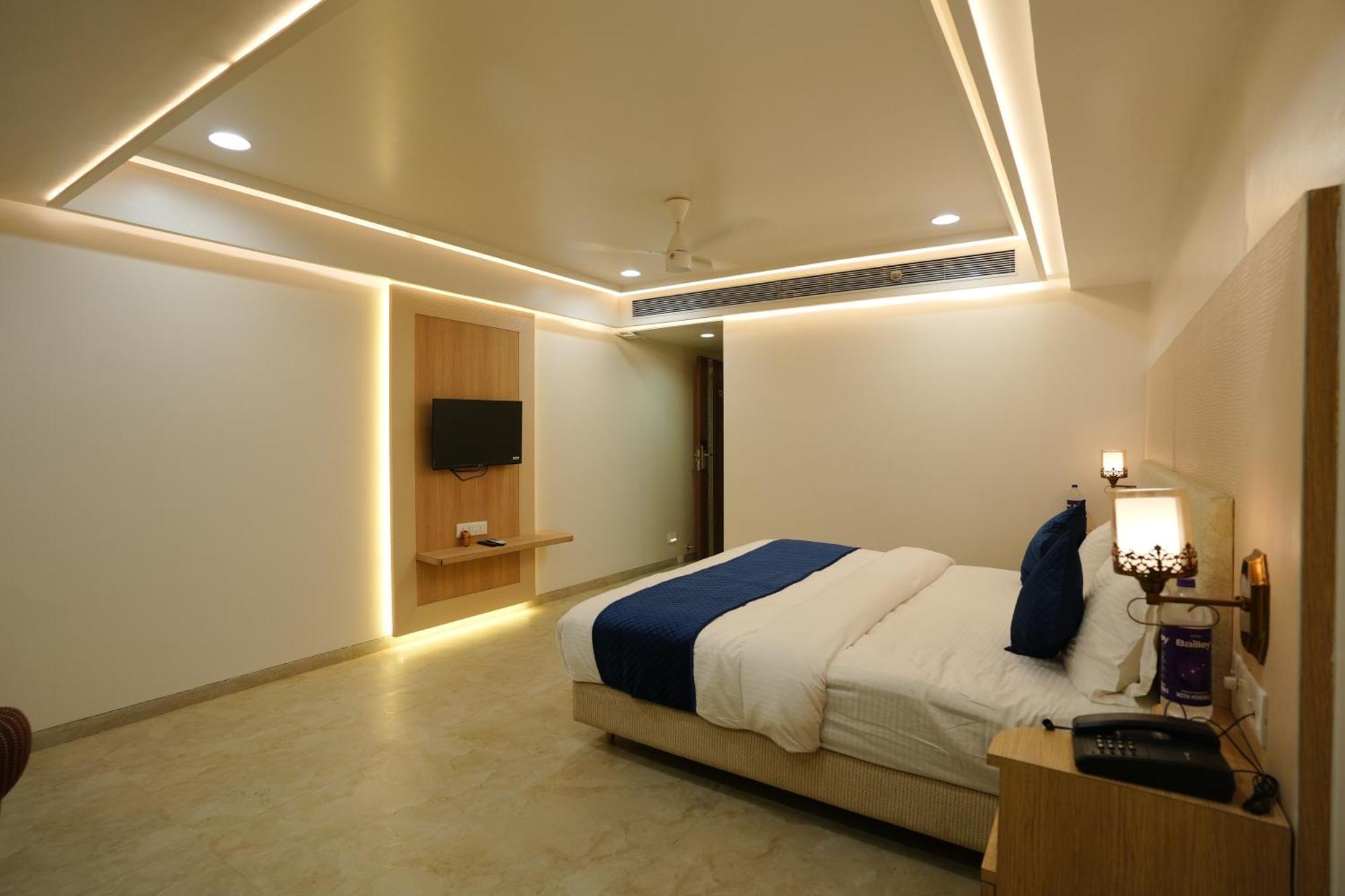 Hotel 6 Seasons, Koregoan Park, פונה מראה חיצוני תמונה
