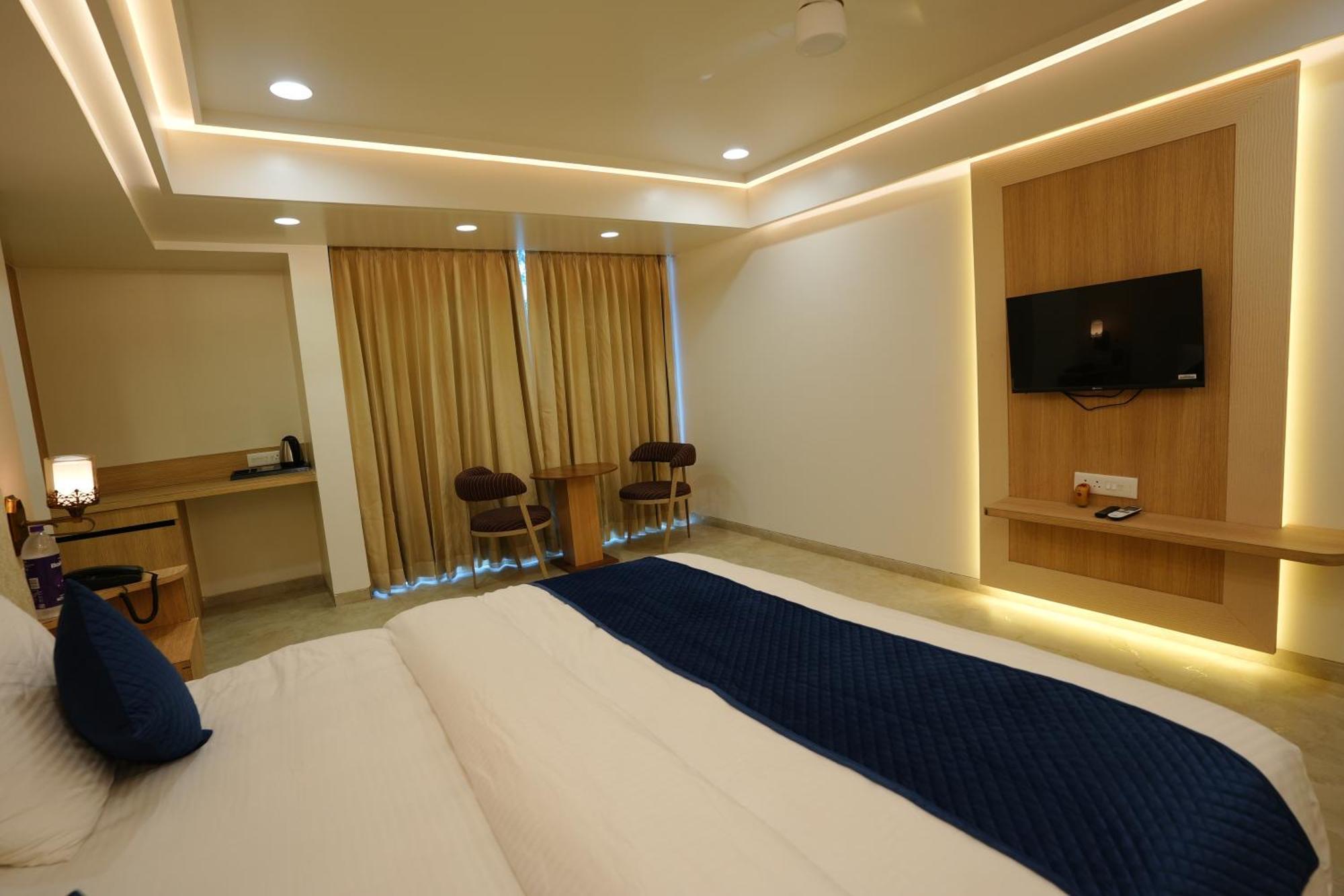 Hotel 6 Seasons, Koregoan Park, פונה מראה חיצוני תמונה