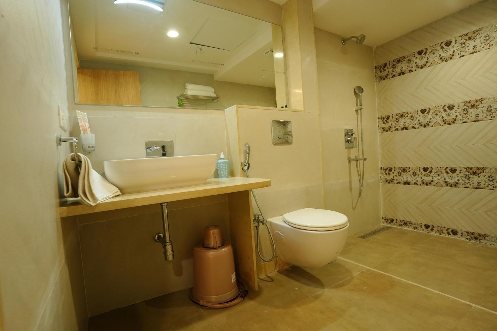 Hotel 6 Seasons, Koregoan Park, פונה מראה חיצוני תמונה