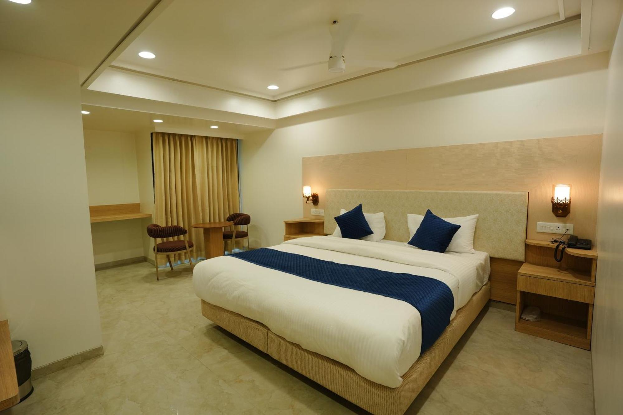 Hotel 6 Seasons, Koregoan Park, פונה מראה חיצוני תמונה