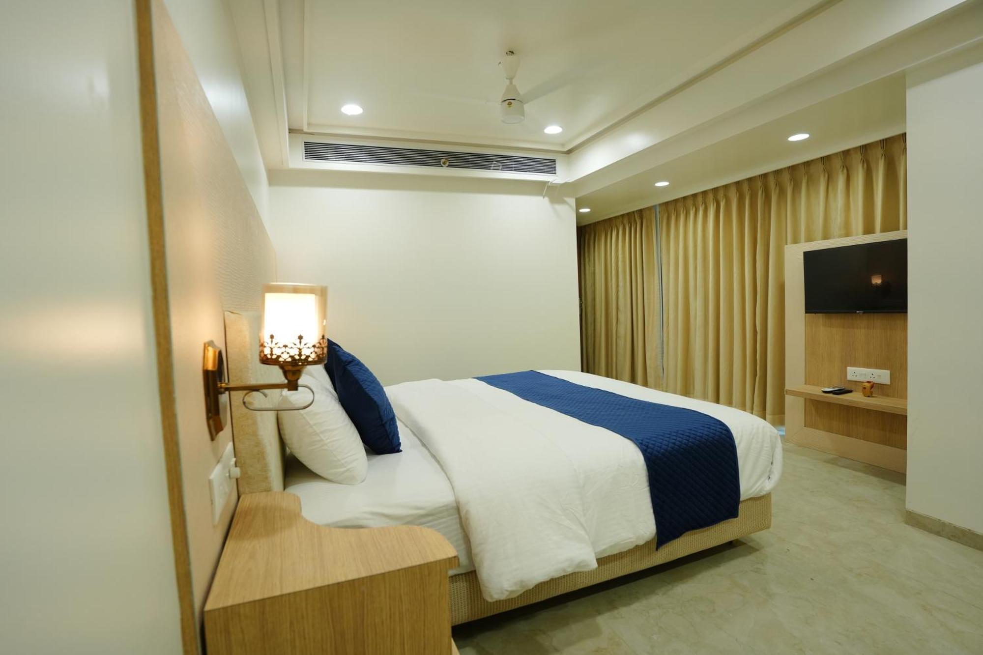 Hotel 6 Seasons, Koregoan Park, פונה מראה חיצוני תמונה