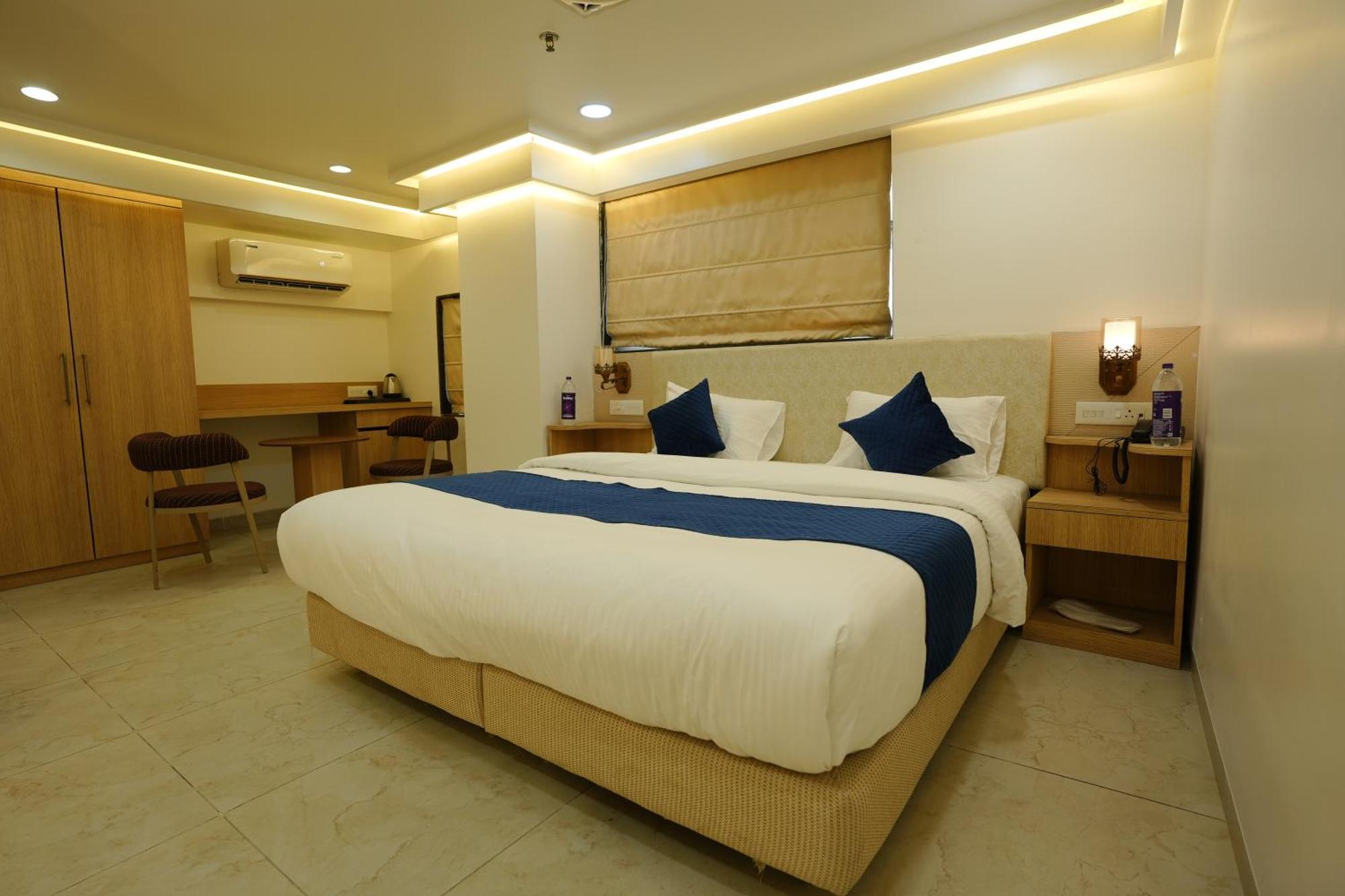 Hotel 6 Seasons, Koregoan Park, פונה מראה חיצוני תמונה